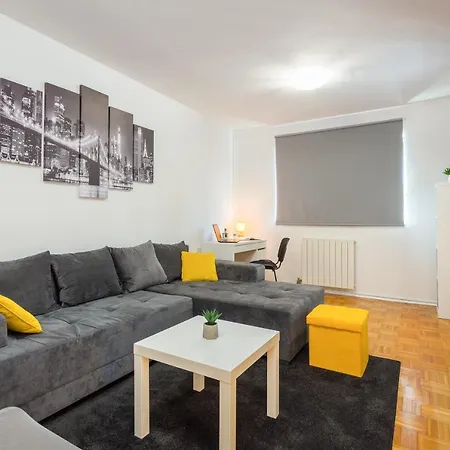 דירה Laveruda With Balcony And Free Parking *