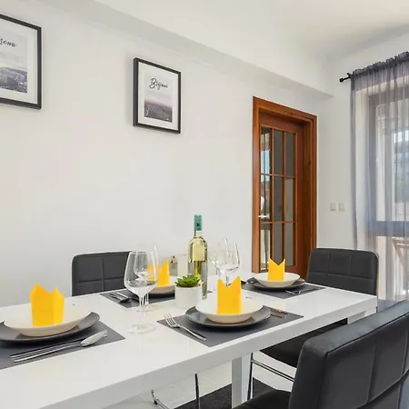 Laveruda With Balcony And Free Parking Apartment Pula