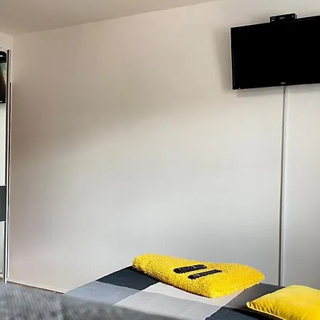 Laveruda With Balcony And Free Parking Апартаменты *