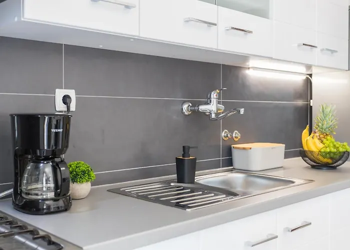 Laveruda With Balcony And Free Parking *