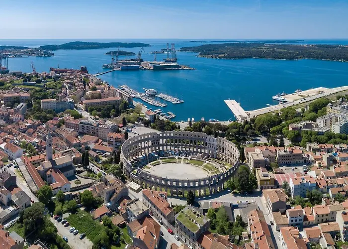 Apartman Laveruda With Balcony And Free Parking Pula