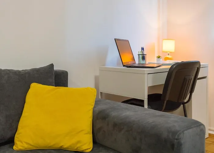 Laveruda With Balcony And Free Parking * Pula