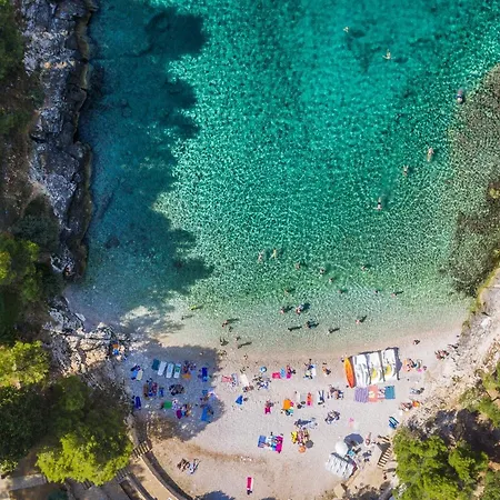 Laveruda With Balcony And Free Parking Apartmán Pula