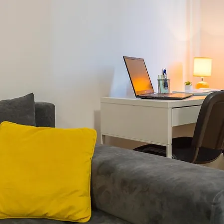 Laveruda With Balcony And Free Parking * Pula