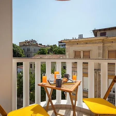 Laveruda With Balcony And Free Parking Apartmán *